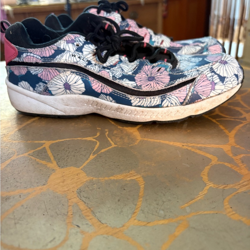 Easy Spirit women Sneakers - Navy and Pink Floral